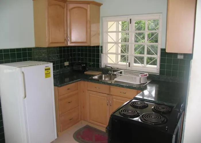 Stylish Ac, Balcony, Parking, Pool Ocho Rios