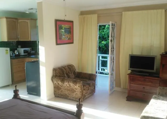 Stylish Ac, Balcony, Parking, Pool Apartment *